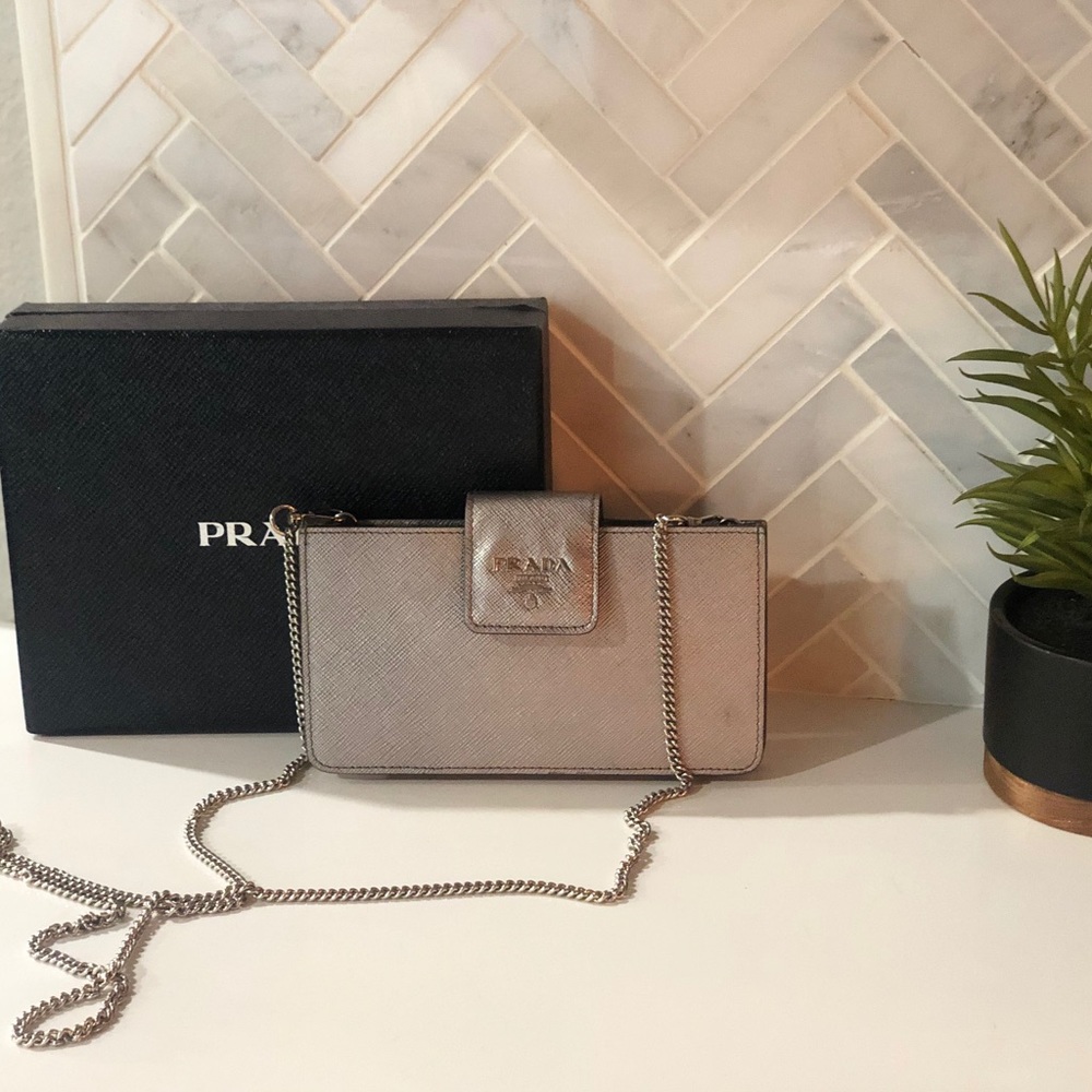 ❤️Authentic Prada wallet / crossbody❤️